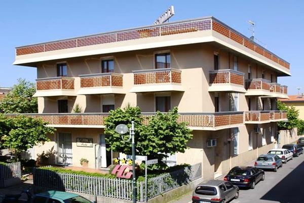 Hotel Giulia Marina di Massa Exteriér fotografie